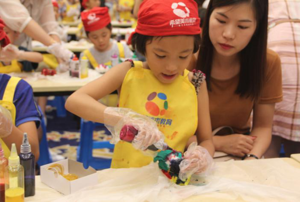 華都&middot;天元廣場親子扎染活動樂趣上演