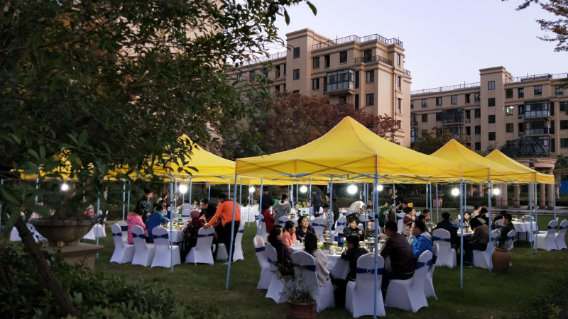 安吉華都&middot;蘭廷公館業(yè)主共享&ldquo;百人露天火鍋宴&rdquo;