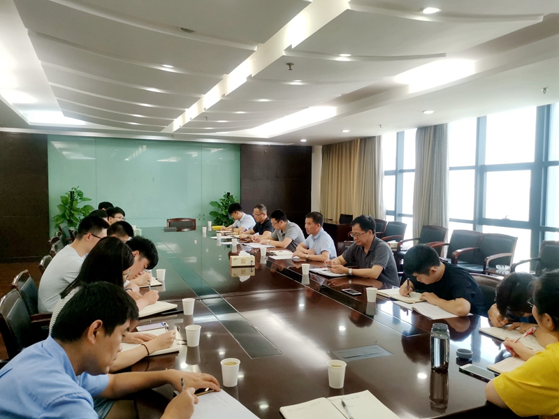 包中海為集團(tuán)第二黨支部黨員上專(zhuān)題黨課