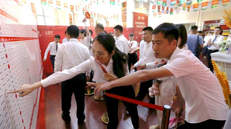 開(kāi)盤(pán)即罄 濟(jì)寧金色蘭庭&middot;香堤15#樓再續(xù)熱銷(xiāo)傳奇