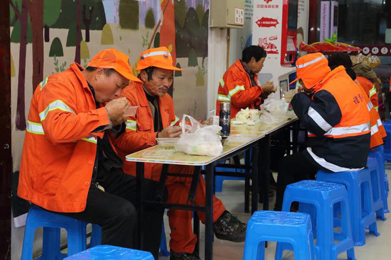 浙農茂陽為&ldquo;城市美容師&rdquo;提供愛心早餐