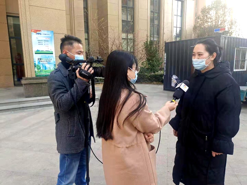 濟寧高新區(qū)電視臺對華都&middot;金色蘭庭&ldquo;智慧社區(qū)&rdquo;建設(shè)進(jìn)行報道